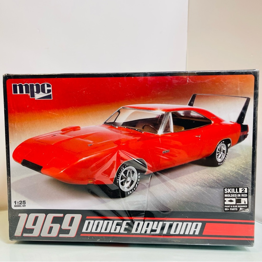 MPC 1969 Dodge Daytona 1/25 scale model kit #709 Factory Sealed
